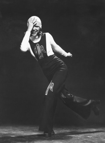 מכנסיים רחבות וסוודר - קדרון אפרים