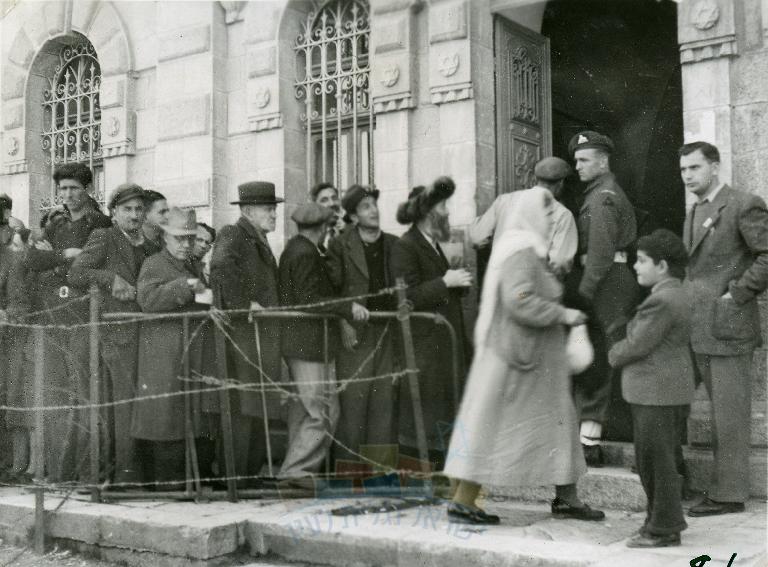 מגבלות תנועה שהוטלו על ידי המשטר הצבאי שהנהיג הממשל הבריטי בירושלים - ריסאס סטודיו