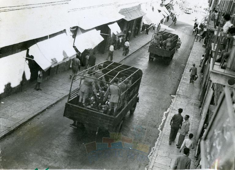 מסע הלוויה של שני חיילים בריטים ברחובות ירושלים - ריסאס סטודיו