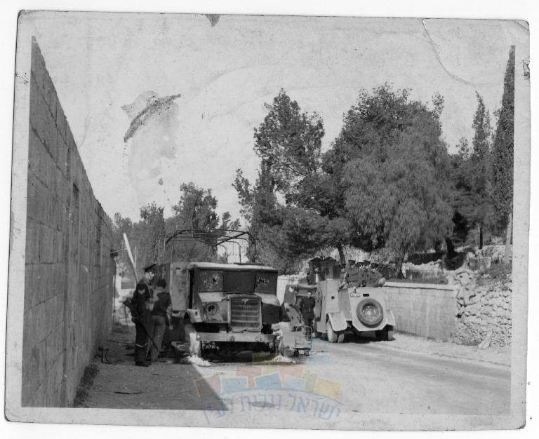 שניים ממתנדבי צבא הג'יהד הקדוש (ג'יש ג'יהד אל מוקדס) בפיקודו של עבד אל קדר אל חוסייני, ירושלים - ריסאס סטודיו