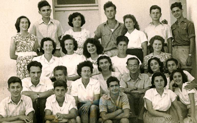צילום סוף שנה של תלמידי כיתה י' בבית הספר התיכון בקרית עמל, תשי"א - קרבר אברהם